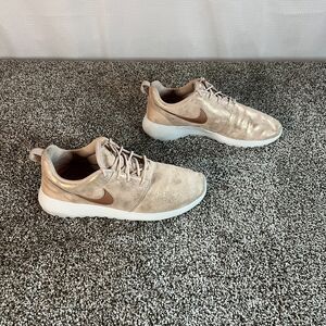 Womens Nike Running Shoes Roshe One Metallic Peach Size 8.5